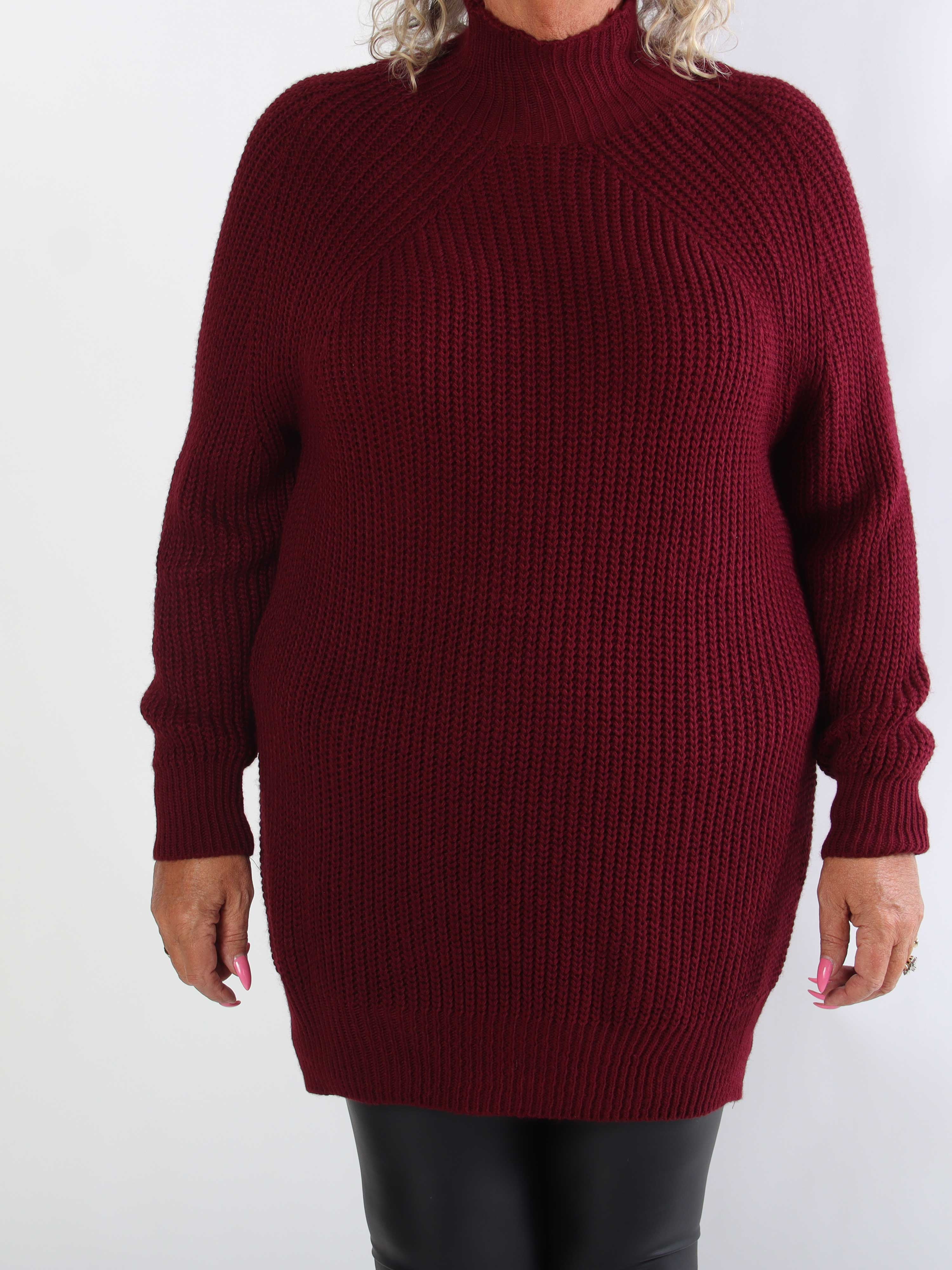 Isolde - Plain plus size strikkjole med høj hals